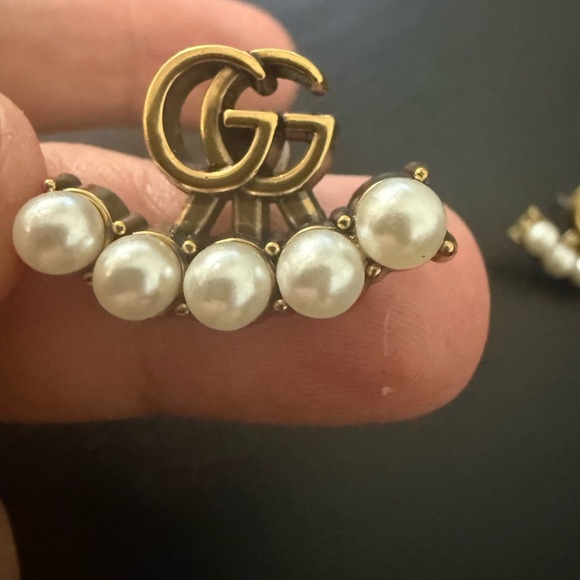 Brand new with box & dustbag Gucci Gold tone with Pearl Double G Stud Earrings - Picture 5 of 10